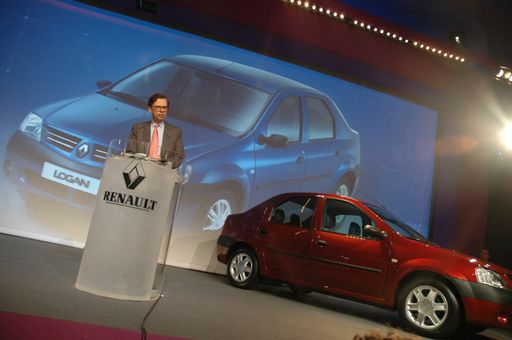 Louis Schweizer bei der Pressekonferenz im Renault
Technocentre