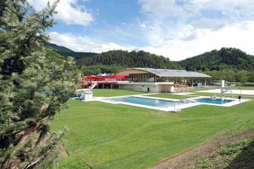 Ab sofort kann die 700 Jahre alte steirische
Kleinstadt Frohnleiten (6.592 Einwohner) mit einer großen
Attraktion aufwarten: Dem 45.000 m2 großen Sport + Freizeit Park im
Stadtteil Ungersdorf, dessen Sommerbereich am 5. Juni eröffnet
werden wird.