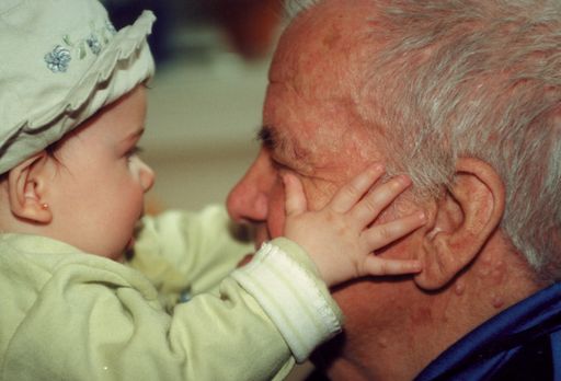 Unter dem Motto "Tag des Hilfswerks. Tag der
Generationen." lädt das Hilfswerk morgen, Freitag, dem 4. Juni, die
Familien ein, seine Menschen, seine Angebote und seine Philosophie
kennen zu lernen. Jedes örtliche Hilfswerk feiert seinen "Tag des
Hilfswerks" auf seine spezielle, regional geprägte Weise.