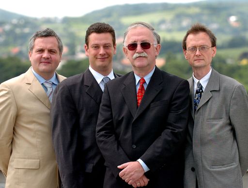 Die neue Chefredaktion der APA nach 
Weichenstellungen durch den APA-Vorstand: (v.L.n.R.) Johannes
Bruckenberger ( stellvertretender Chefredakteur) , Michael Lang
(designierter Chefredakteur), APA-Chefredakteur Wolfgang Mayr und
Thomas Karabaczek (stellvertretender Chefredakteur).