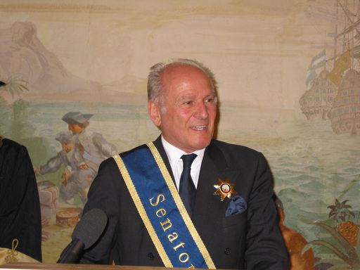 Vorschau Bild von Im Rahmen der gestrigen akademischen Feier der IMADEC
University wurde Prof. Dr. Claus Hipp, persönlich haftender
Gesellschafter der HIPP-Unternehmensgruppe, zum Ehrensenator der
IMADEC University ernannt.