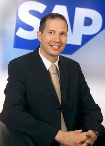 Vorschau Bild von Dr. Andreas Muther (36) hat die neu gegründete
Business Unit Large & Medium Accounts bei SAP übernommen. Diese
Business Unit umfasst Unternehmen im mittleren und gehobenem
Marktsegment.