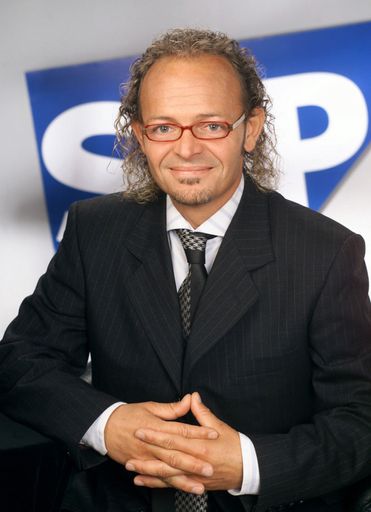 Mag. Gerhard Lechner (42) übernimmt bei SAP
Österreich die Leitung der neu geschaffenen Business Unit
Enterprise Accounts. In der Business Unit Enterprise Accounts wurde
ein entsprechendes Betreuungsmodell für die Kunden geschaffen,
somit können Businessziele der Kunden noch besser unterstützt
werden.