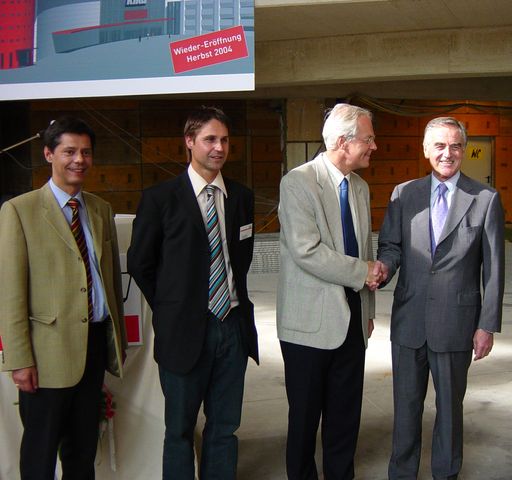 Im Bild v.l.n.r.: Herr Mag. Hainzl
(Wirtschaftskammer), kika Graz Geschäftsleiter Harald Voller, 
Stadtrat Dr. Gerhard Rüsch (ÖVP) und kika Boss Dr. Herbert Koch.