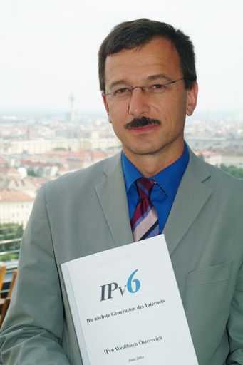 Vorschau Bild von DI Helmut Leopold, Leiter Plattform- und
Technologiemanagement von Telekom Austria und erster Präsident der
österreichischen IPv6 Task Force