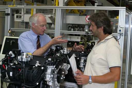 Vorschau Bild von Genaue Begutachtung beim Produktionsstart der 1.2
Liter TWINPORT ECOTEC Motoren