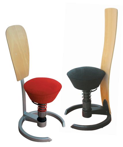Der rote "swopper" (links) zeigt die Lehne "Office",
der schwarze "swopper" die Lehne "Design".
