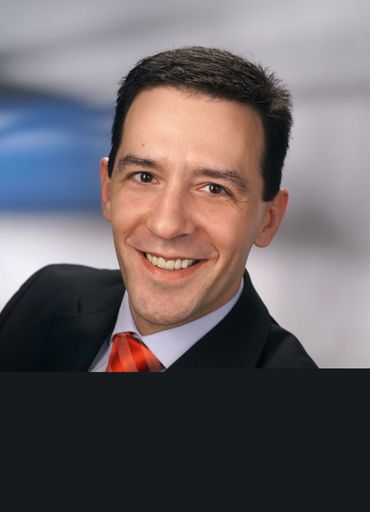 Elektro-Großmarktkette erobert Shopping Center Nord
und Einkaufszentrum Horn - 45.000 Artikel - Kernkompetenz
Multimedia
(im Bild:) MakroMarkt Geschäftsführer Branko Mihajlov