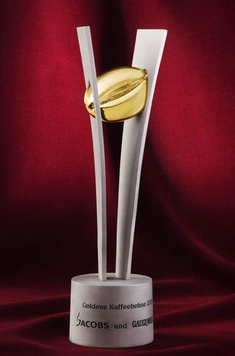 Die Verleihung der Goldenen Kaffeebohne von Jacobs
und Gault Millau an die besten Kaffeehäuser des Jahres 2004 findet
heuer im Rahmen eines Galaabends am 30. September im Gasometer in
Wien statt.