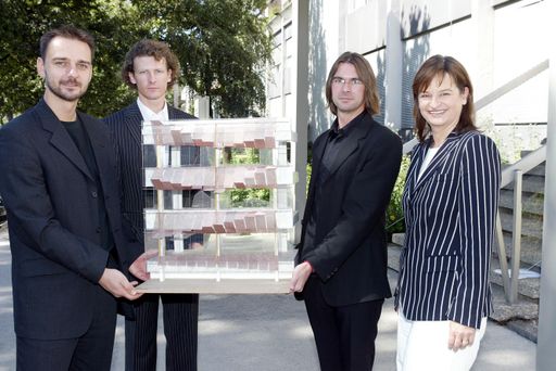v.l.n.r.: Stephan Trauner, Michael Strobl, Dietmar
Bach, junges Salzburger Architektenteam und Susanne Riess-Passer,
Wüstenrot, Salzburg.