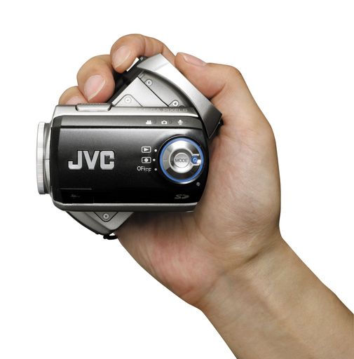  JVC eröffnet mit EVERIO eine neue Dimension in der
digitalen Bilderwelt - JVC präsentiert ein Film- und
Fotografieerlebnis der neuen Art und sorgt mit 4GB für satten
Speicherplatz