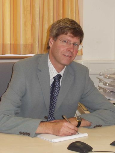 Die Wüstenrot Immobilien Vermittlungs GmbH erweitert
jetzt ihr Serviceangebot und startet mit Ing. Peter Führer, einem
Profi mit mehr als 20 Jahren einschlägiger Berufserfahrung, als
neuem Geschäftsführer kräftig durch.