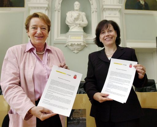 Bildungsministerin Elisabeth Gehrer (li) und die
liechtensteinische Regierungschef-Stellvertreterin Rita Kieber-Beck
(re.) verständigten sich bei einem Treffen im Fürstentum über eine
Intensivierung der Kooperation im Bildungsbereich.