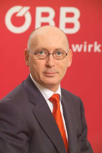 Vorstand der ÖBB Holding AG, Vorstand der RCA AG und
Geschäftsführer der Dienstleistungs GmbH bestellt.
Im Bild: Mag. Martin Huber, Vorstand der ÖBB Holding AG