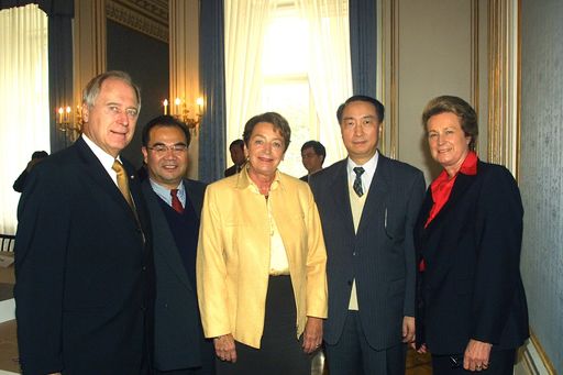 Sektionschef Dr. Wolf FRÜHAUF, Bundesministerium für
Bildung, Wisenschaft und Kultur, Botschafter Yonghua LU, Botschaft
der Volksrepublik China in Österreich, Elisabeth GEHRER,
Bundesministerin für Bildung, Wissenschaft und Kultur, Xinsheng
ZHANG, Chinesischer Vizeminister für internationale
Angelegenheiten, Forschung und Innovation, Univ.Prof. Dr. Brigitte
WINKLEHNER, Präsidentin des Eurasia Pacific Uninet