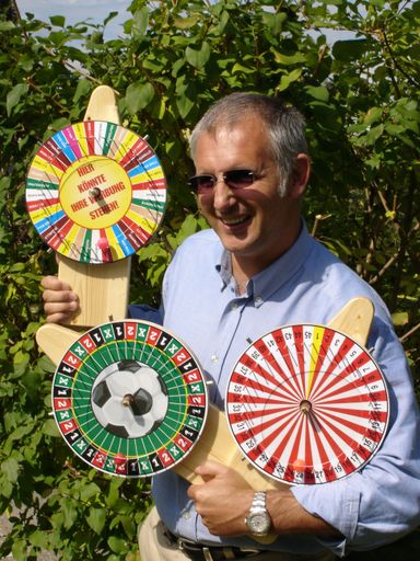  Geschützte Marke "Glücksrad" und 20 verschiedene
patentrechtlich geschützte Displays.
http://gluecksrad.perdacher.net