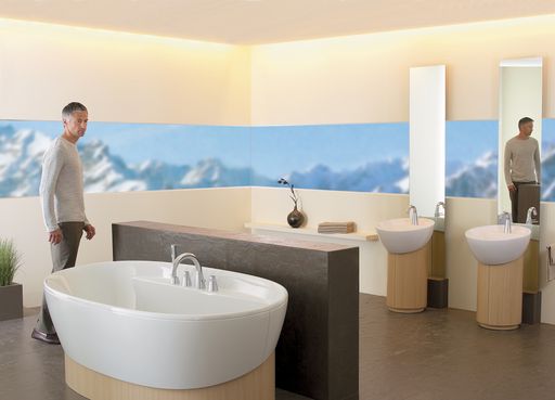 Das luxuriöse Badezimmer im "Design by F. A. Porsche"
von Grohe und Keramag aus Österreich erhielt bereits vor
Markteinführung der Premiumlinie den iF Design Award, den
Materialica Award und den red dot Design Award für Kreativität und
Qualität.