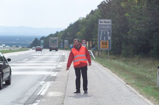Vorschau Bild von Wilhelm Patzold vom ARBÖ-Informationsdienst weist auf
schlecht sichtbare Nebelpunkte hin.