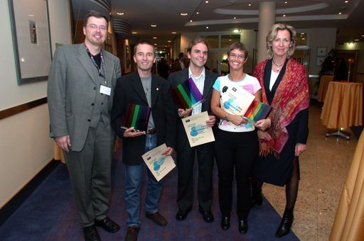 Fundraising Awards 2004 am 7. Oktober zum 9. Mal
vergeben. Im Bild v.l.n.r.: Robert Buchhaus (FMA), Thomas
Katjejowsky (WWF), Walter Voitl (Ärzte ohne Grenzen), Ursula
Messner (Care), Monica Culen (FMA)