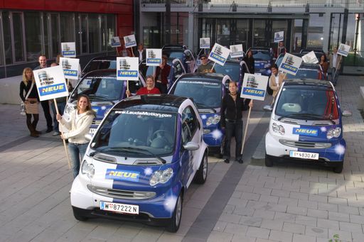 NEUE-Aktivisten sind mit 30 Smarts unterwegs.