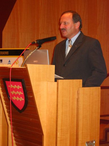 Vorschau Bild von BM Gorbach beim Kabel TV Symposium 2003 in
Knittelfeld