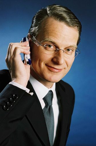Tele2 Vertragshandy: 30 Minuten gratis pro Monat in
alle Netze, netzintern Telefonieren um 1 Cent, nur 14,90 Euro
Grundgebühr. Im Bild: Norbert Wieser, Geschäftsführer Tele2
Österreich