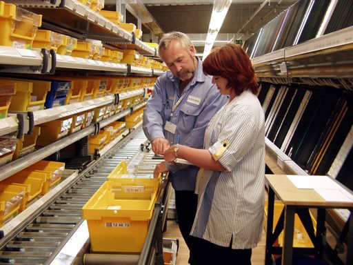  Rationelle Inventur durch innovatives Verfahren:
Durch bewährte mathematisch-statistische Verfahren können
Lagerbestände sicher und genau bewertet werden, ohne dass jedes
einzelne Teil gezählt werden muss.