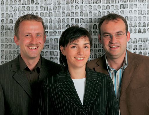 (v.l.n.r.:) Die Fussl-Chefs Karl Mayr, Maria Mayr und
Ernst Mayr freuen sich über die Top-Platzierung.