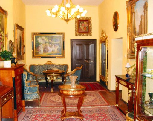 Schloss Eggendorf versteigert seinen "Gelben Salon"
bei eBay Österreich zugunsten des SOS Kinderdorfes in Pristina.