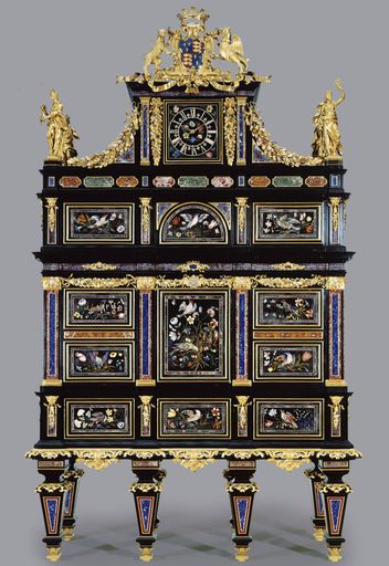 Badminton Cabinet, im Auftrag von Henry Somerset,
Herzog von Beaufort. Grossfürstliche Werkstatt (Opificio delle
pietre dure) in Florenz, 1726. Höhe: 3,80 m; Breite: 2,30 m (C)
Christie's - London