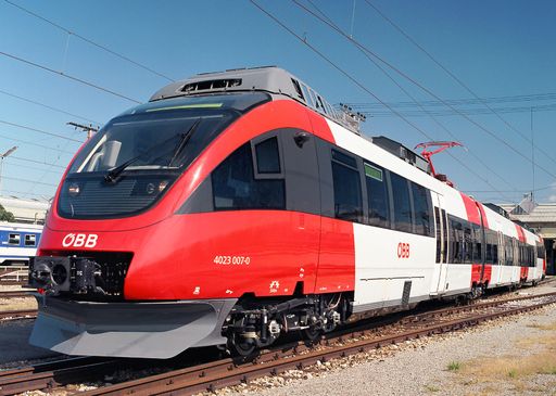 Vorschau Bild von Generationswechsel auf der Schnellbahn eingeleitet /
Gelungene Kombination aus Fahrgastkomfort, ansprechendem ÖBB-Design
und moderner Technik