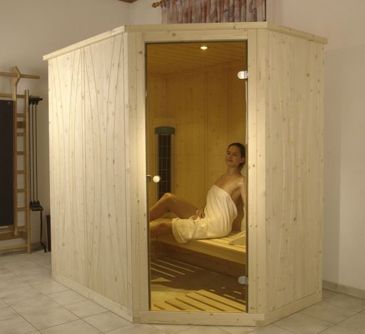 Der Winter stellt eine Herausforderung für Körper und
Seele dar. Immer mehr Bürger beugen grippalen Infekten durch
wöchentliche Besuche in der Sauna oder Infrarot-Wärmekabine wirksam
vor.