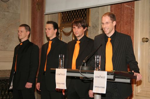Der "60 Seconds Pitch" des Gentics-Managements
überzeugte Jury und Publikum. Im Bild v.l.n.r.: Mag. Klaus-M.
Schremser, Laurin Herlt, Haymo Meran, Mag. Alexander Szlezak