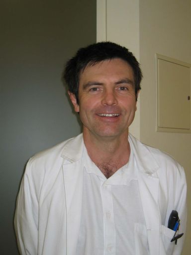  Univ. Doz. Dr. Dr. Günter Schultes überzeugte mit
seinen operativen und wissenschaftlichen Leistungen und wurde mit
1. Dezember 2004 zum Leiter der Abteilung für Mund-, Kiefer- und
Gesichtschirurgie bestellt.