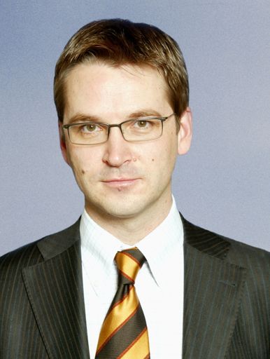Seit 1. Jänner 2005 ist der Oberösterreicher Martin
Lippautz (37) Marketing Direktor bei VIPnet, der kroatischen
Mobilfunktochter von mobilkom austria