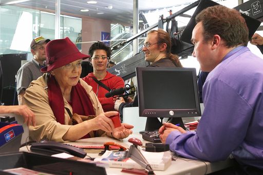 Das neue ÖBB Testimonial Ruth Drexel beim Dreh des
neuen ÖBB TV-Spots am Innsbrucker Hauptbahnhof