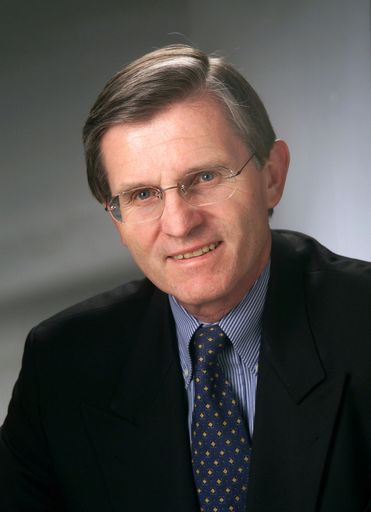  Das österreichische Exel-Geschäft mit seinen jetzt
500 Mitarbeitern an zwölf Standorten wird vom Exel Austria Board
unter der Leitung von Karl Zacharnik (im Bild), Managing Director
Contract Logistics, sowie von den beiden Vorstandsmitgliedern
Rebekka Durst und Andy Parizek, geführt.