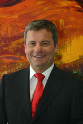 S&T System Integration and Technology Distribution AG
- der größte herstellerunabhängige Systemintegrator Österreichs -
besetzt die Geschäftsführung seiner Österreich-Tochter mit Helfried
Mück (49). Der IT-Experte steht ab sofort an der Spitze des ca. 300
Mitarbeiter großen Unternehmens, das erst vor kurzem aus der
Zusammenführung von T-Systems DSS und Computacenter Österreich
entstanden ist.