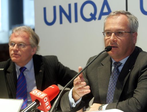 UNIQA Generaldirektor Dr. Konstantin Klien (im Bild
links) und Finanzvorstand Mag. Hannes Bogner präsentieren die
Konzernergebnisse 2004.