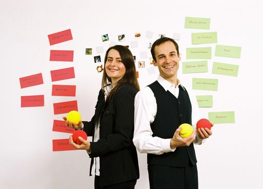 Bleiben in punkto Kreativität immer am Ball: Anja
Ebertz von Ideenrausch und Stefan Bachleitner von Skills kennen das
Geheimnis von kreativen Ideen mit System.