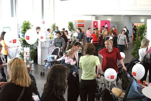 BesucherInnen auf der Messe - Großer
Infomationsbedarf bei Eltern in Karenz