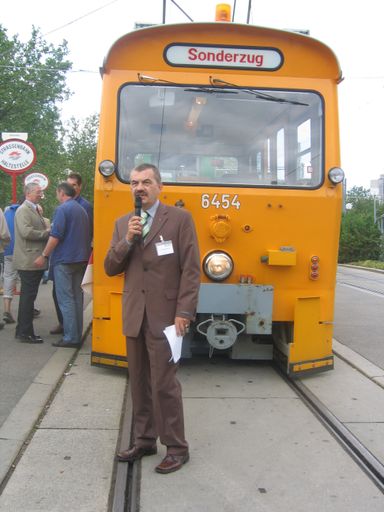 Direktor Günter Steinbauer (Wiener Linien) stellt die
GüterBim vor.
