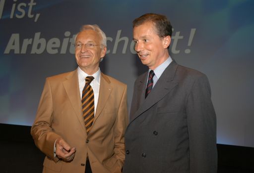  v.l.n.r.: Ministerpräsident Dr. Edmund Stoiber und
Univ. Beirat NR Dr. Vincenz Liechteinstein