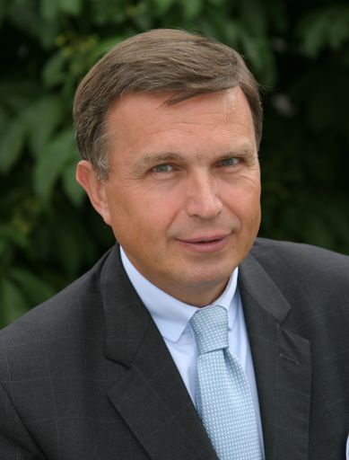 "Mag. pharm. Sigismund Mittelbach, Geschäftsführer
der Nutrisan Handelsges.m.b.H."