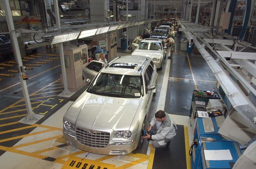 Vorschau Bild von Die flexible Fertigung ermöglicht die Produktion von
mehr als fünf verschiedenen Modellen auf einer Produktionslinie