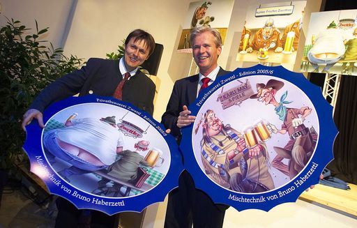 Vorschau Bild von Karikaturist Bruno Haberzettl, Mag. Karl Schwarz,
Privatbrauerei Zwettl (v.l.n.r.)