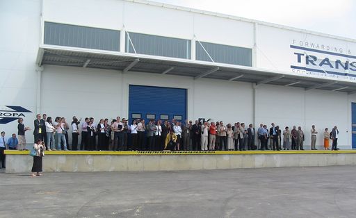 Vorschau Bild von Terminal-Eröffnung durch Schlüsselübergabe mittels
Fallschirmspringer