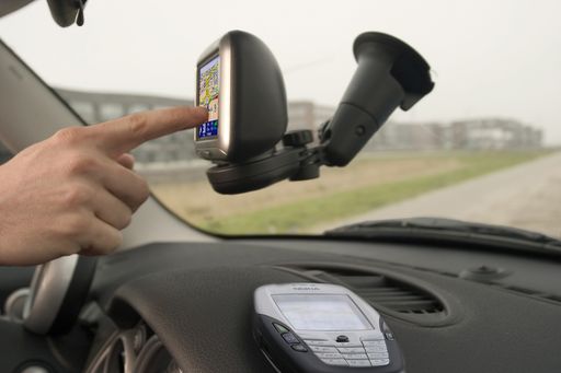 TomTom präsentiert GO 300, GO 500 und GO 700 für den
österreichischen Markt: Der ultimative Begleiter für Ferienreisen,
in der Freizeit und im Berufsleben. Alle Modelle sind
bluetoothfähig, die Topmodelle verfügen über eine
Freisprechfunktion und erlauben grenzüberschreitende Routenplanung