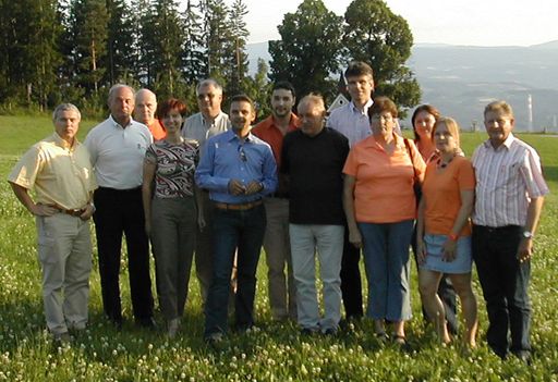 Der steirische Bündnisobmann Gerald Grosz mit dem
Bezirksteam rund um Gerhard Hetztl