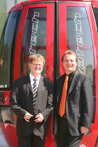 Carvatech Eröffnungsfeier (von Links)
Carvatech-Geschäftsführung: Ing. Robert Vockenhuber und Ing.
Reinhard Aschauer